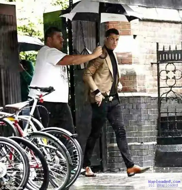 Cristiano Ronaldo looks dapper as he visits London (photos)